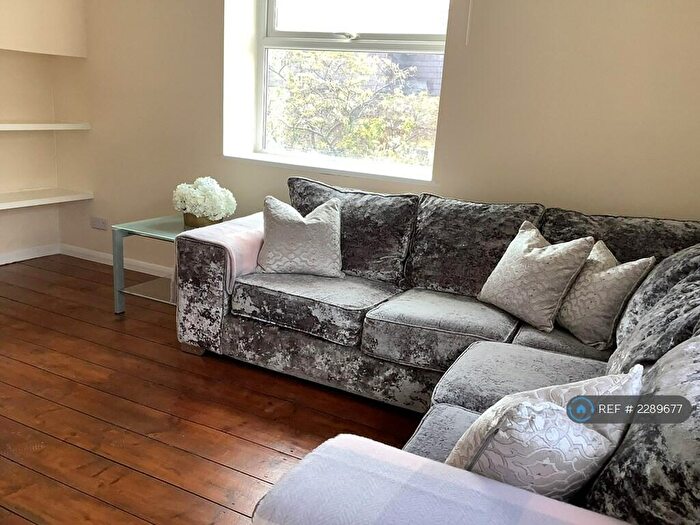 2 Bedroom Flat To Rent In Riverside Mansions, London, E1W
