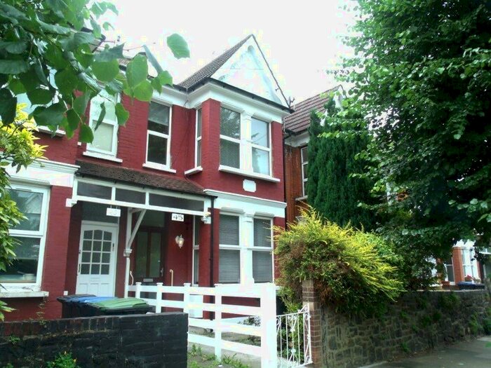 3 Bedroom Semi-Detached House To Rent In York Road, London, N11