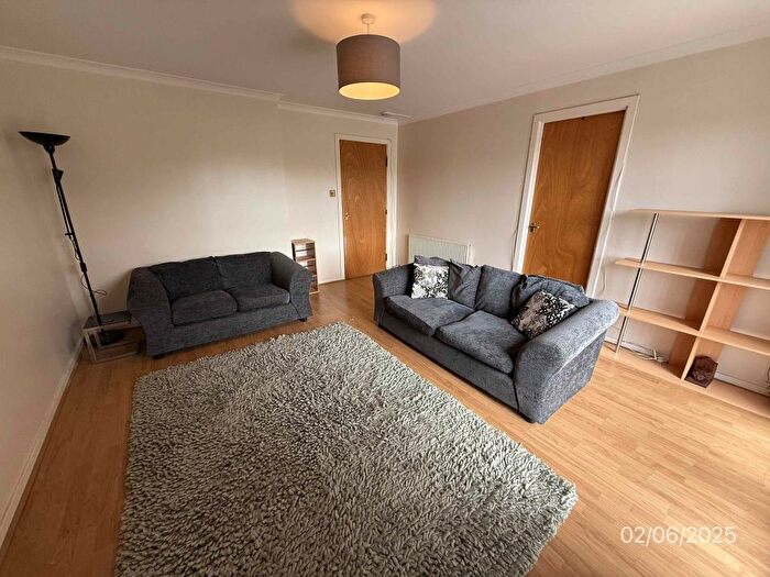 2 Bedroom Flat To Rent In Roslin Place, Second Floor Left, Aberdeen, AB24
