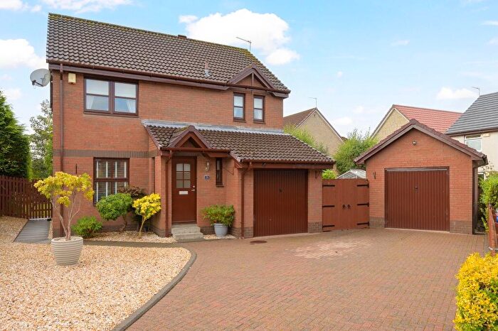 4 Bedroom Detached House For Sale In Swords Way, Falkirk, FK2