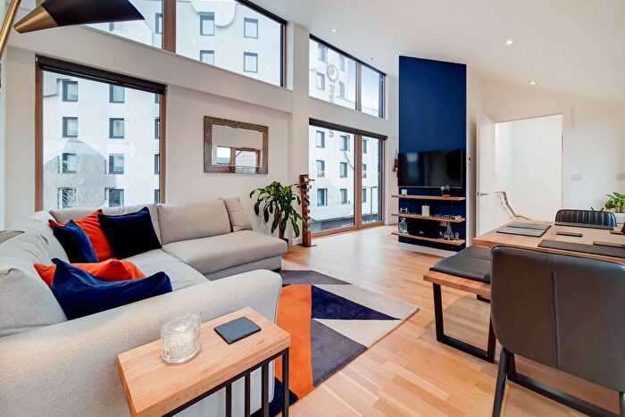 2 Bedroom Flat For Sale In St Marks Square, Bromley, BR2