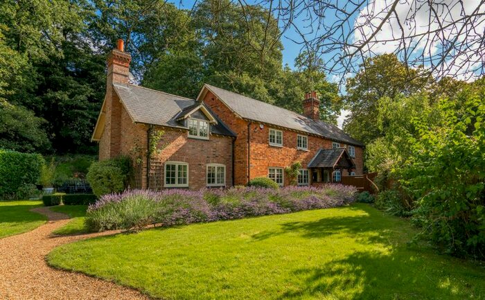 4 Bedroom Semi-Detached House For Sale In Pinfold Pond, Woburn, MK17