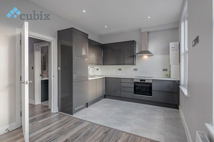 3 Bedroom Maisonette To Rent In Old Kent Road, Elephant And Castle, SE1