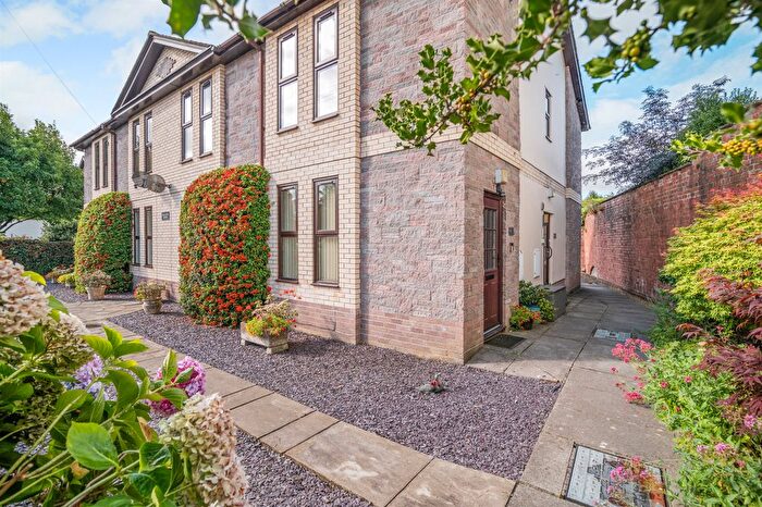 2 Bedroom Flat For Sale In Maryport Street, Usk, Monmouthshire, NP15