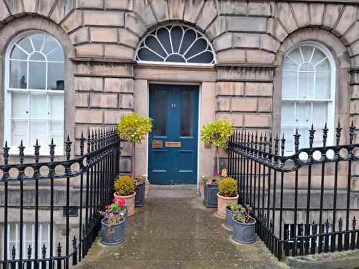2 Bedroom Flat To Rent In Forres Street, Edinburgh, EH3