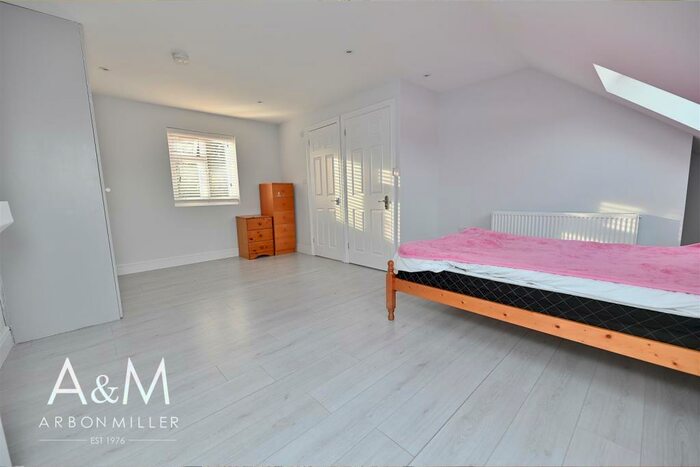 4 Bedroom House To Rent In Franklyn Gardens, Hainault, IG6