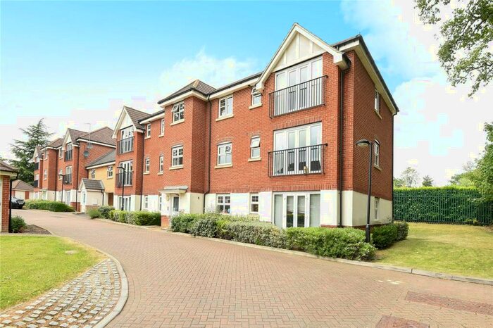 2 Bedroom Apartment To Rent In Aphelion Way, Shinfield, Berkshire, RG2