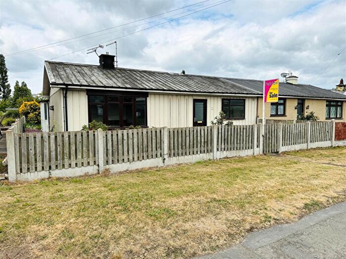 3 Bedroom Semi-Detached Bungalow For Sale In Gowdall Lane, Pollington, Goole, DN14