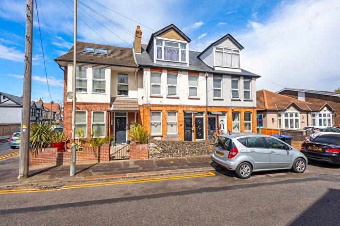 1 Bedroom Flat For Sale In Westborough Road, Westcliff-On-Sea, SS0