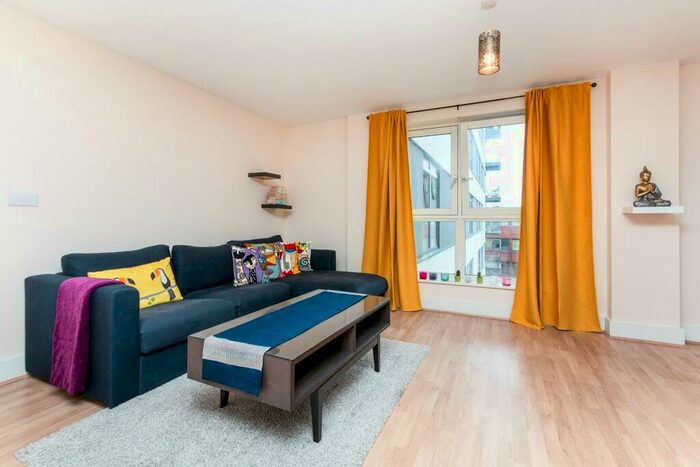 1 Bedroom Apartment To Rent In Skyline Plaza, Basingstoke, RG21