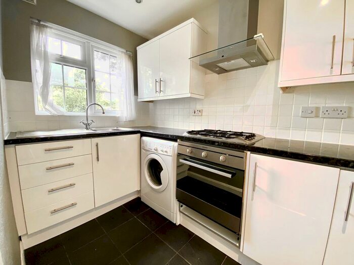 2 Bedroom House To Rent In Harness Way, St Albans, AL4