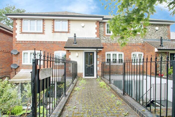 2 Bedroom Apartment To Rent In North Street, Winkfield, Windsor, SL4