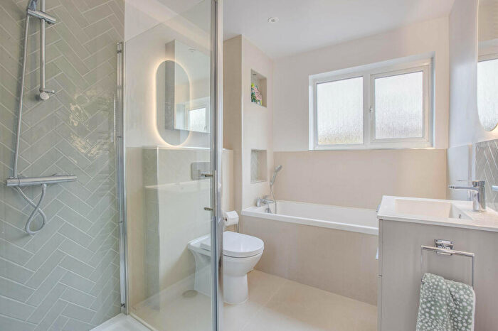 4 Bedroom Detached House For Sale In Redshots Close, Marlow, Buckinghamshire, SL7