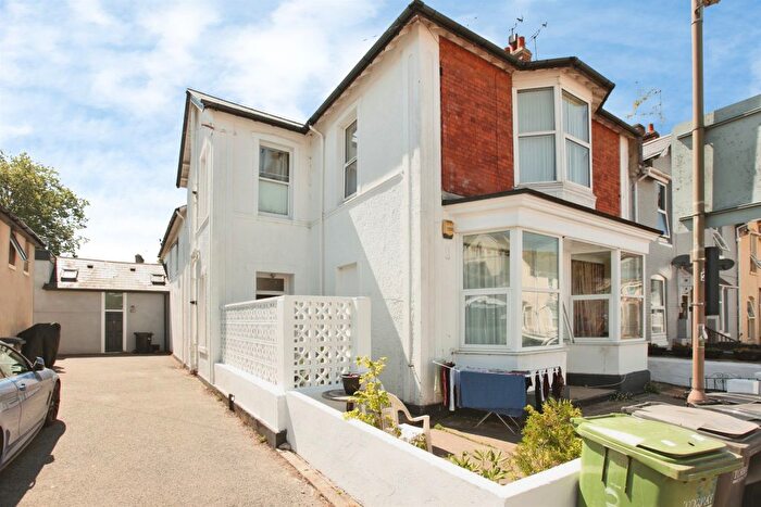 2 Bedroom Flat For Sale In St. James Road, Torquay, TQ1