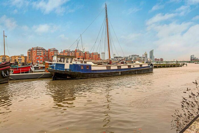2 Bedroom House Boat To Rent In Plantation Wharf, Battersea, SW11