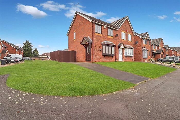 3 Bedroom Semi-Detached House To Rent In Greendale Gardens, Crewe, CW1