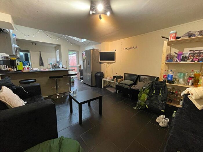 6 Bedroom House To Rent In Tiverton Road, Selly Oak, Birmingham, West Midlands, B29