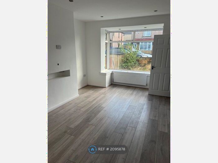 3 Bedroom Semi-Detached House To Rent In Claremont Road, Shipley, BD18