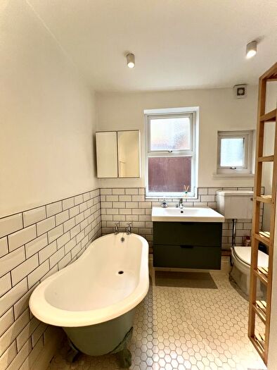 1 Bedroom Flat To Rent In Blyth Road, London, E17