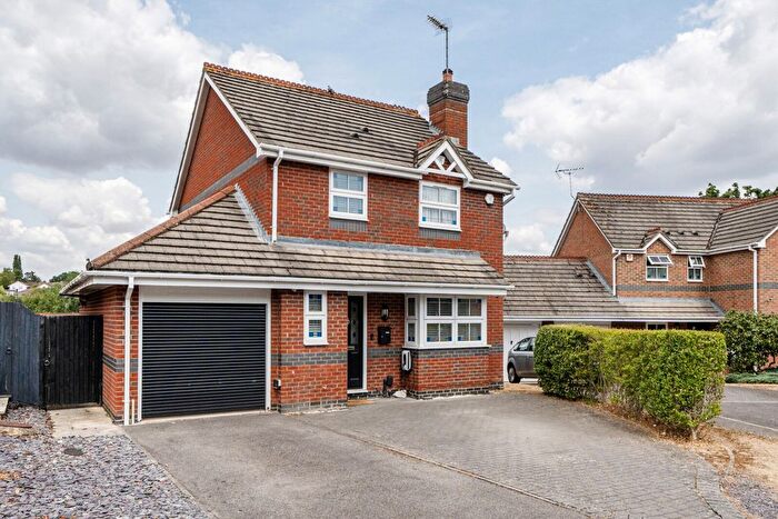 3 Bedroom Detached House For Sale In The Sadlers, Tilehurst, Reading, Berkshire, RG31