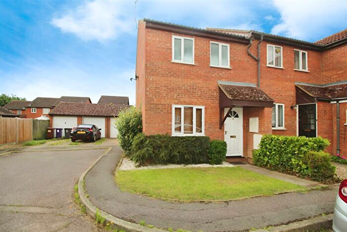 2 Bedroom House To Rent In Armour Rise, Hitchin, Hertfordshire, SG4