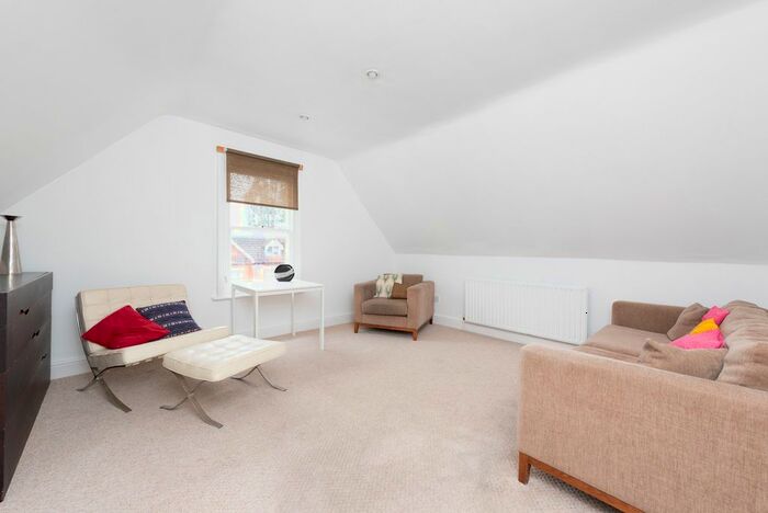 2 Bedroom Flat To Rent In Oakdale Road, London, SW16