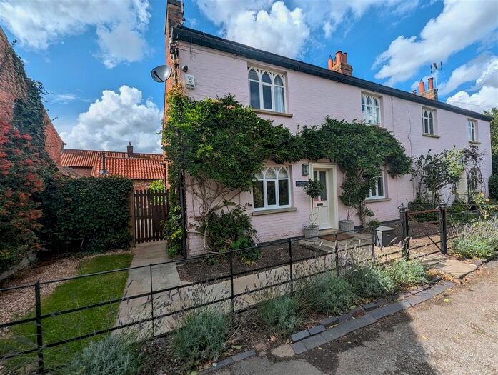 3 Bedroom Semi-Detached House For Sale In Old Bell Lane, Carlton-On-Trent, Newark, NG23