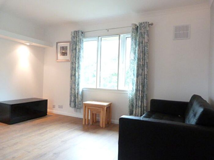 1 Bedroom Flat To Rent In Pavilion Way, Edgware, HA8