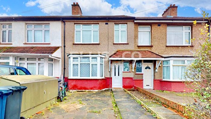 3 Bedroom Terraced House For Sale In Princes Avenue, Greenford, UB6