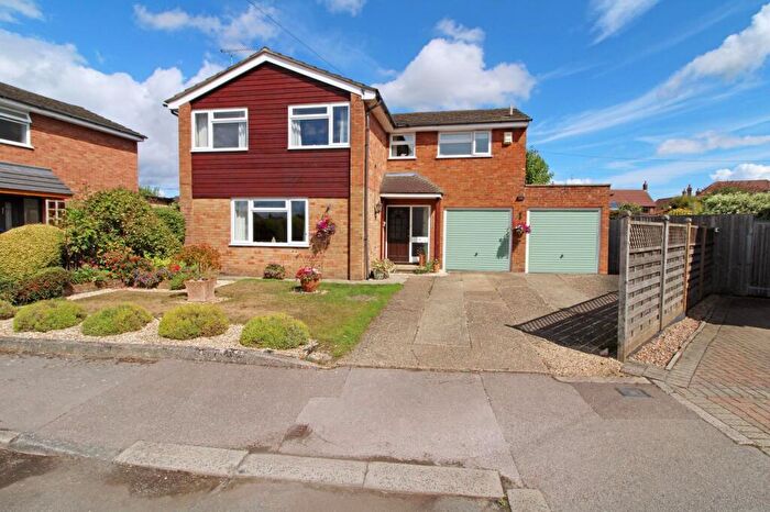 4 Bedroom Detached House For Sale In Watchet Lane, Holmer Green, HP15