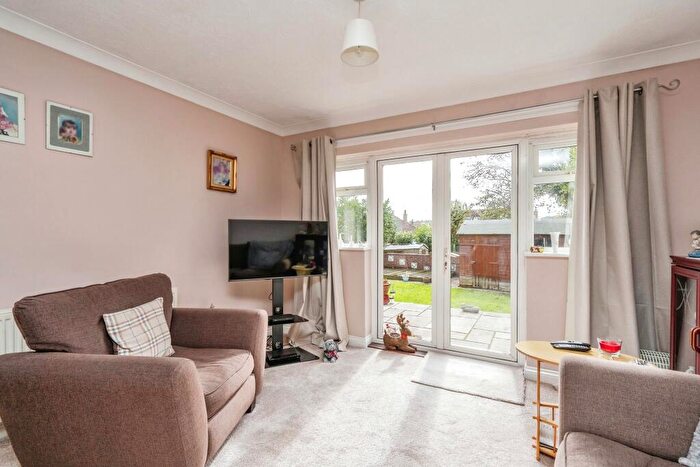 4 Bedroom Bungalow For Sale In Morelands Road, Waterlooville, Hampshire, PO7