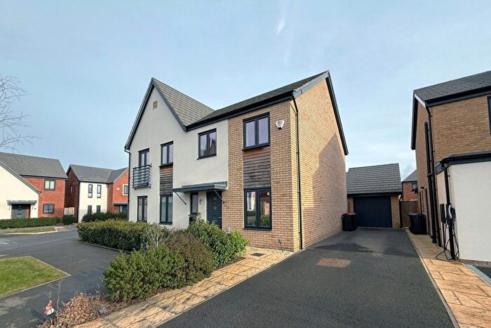 3 Bedroom Semi-Detached House To Rent In Keighley Close, Milton Keynes, MK10