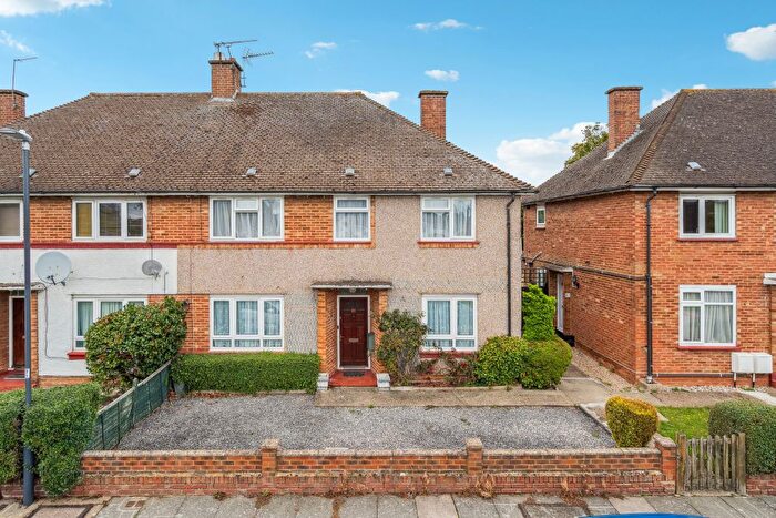 2 Bedroom Maisonette For Sale In Whittington Way, Pinner, HA5