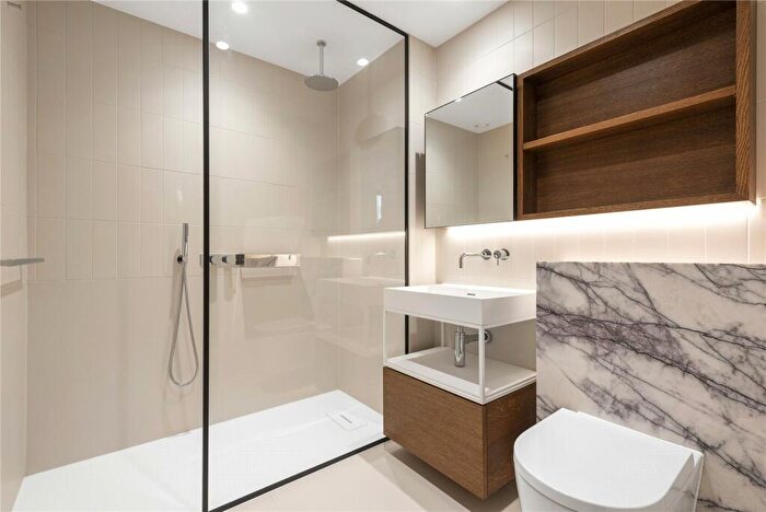 Apartment To Rent In Fenwick House, Bartholomew Close, London, EC1A