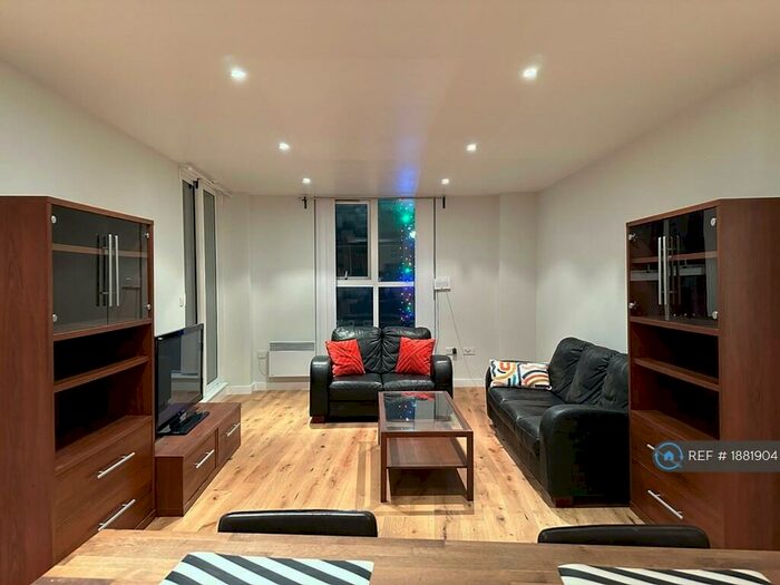 2 Bedroom Flat To Rent In Palmers Road, London, E2