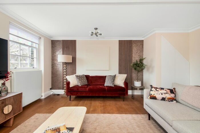 3 Bedroom Flat To Rent In Onslow Square, South Kensington, SW7