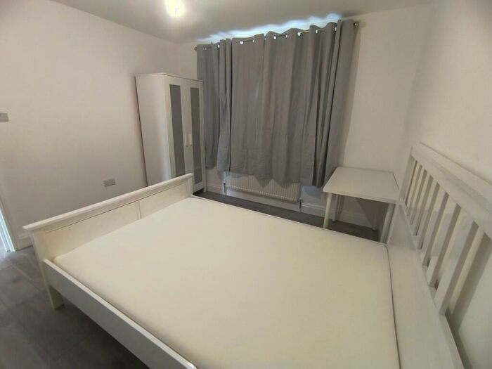 6 Bedroom Semi-Detached Villa To Rent In Filton Avenue, Bristol, BS34