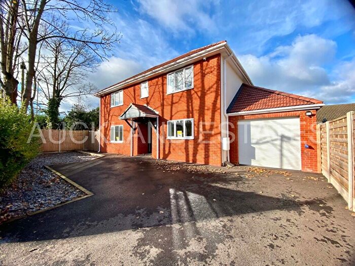 4 Bedroom Detached House To Rent In Park Avenue, Potters Bar, EN6