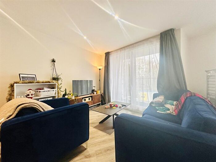 2 Bedroom Apartment To Rent In The Curve, Nottingham, NG7