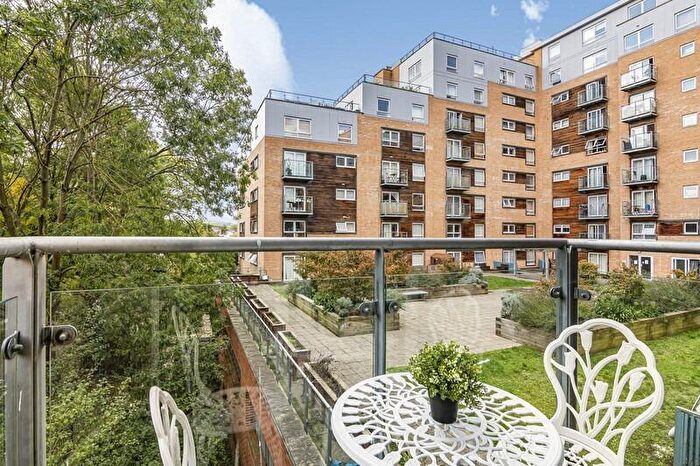 2 Bedroom Apartment For Sale In Cherrydown East, Basildon, Essex, SS16