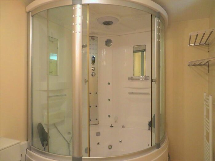 2 Bedroom Flat To Rent In Hagley Road, Edgbaston, Birmingham, B16