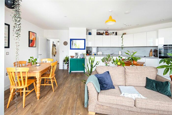 1 Bedroom Flat For Sale In Outfall Building, Bundocks Walk, Bow, London, E3