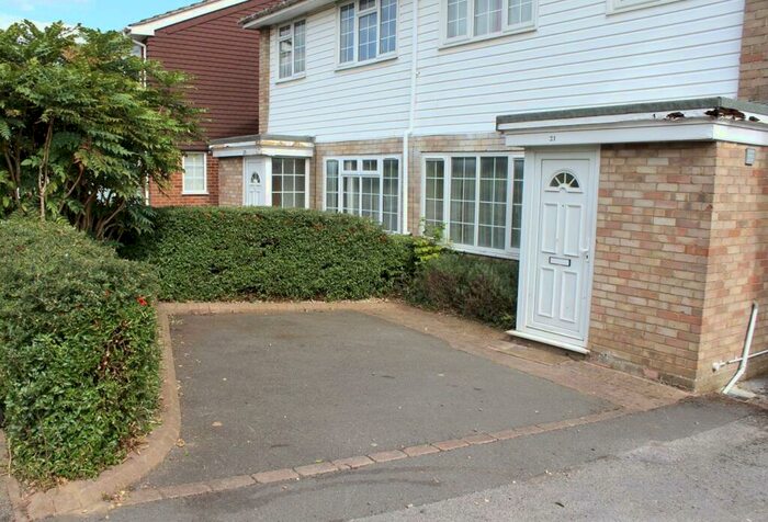 5 Bedroom Semi-Detached House To Rent In Southway, Guildford, GU2