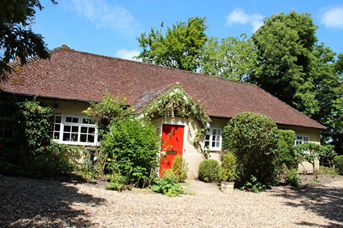 4 Bedroom Detached Bungalow For Sale In Woolton Hill, Newbury, RG20