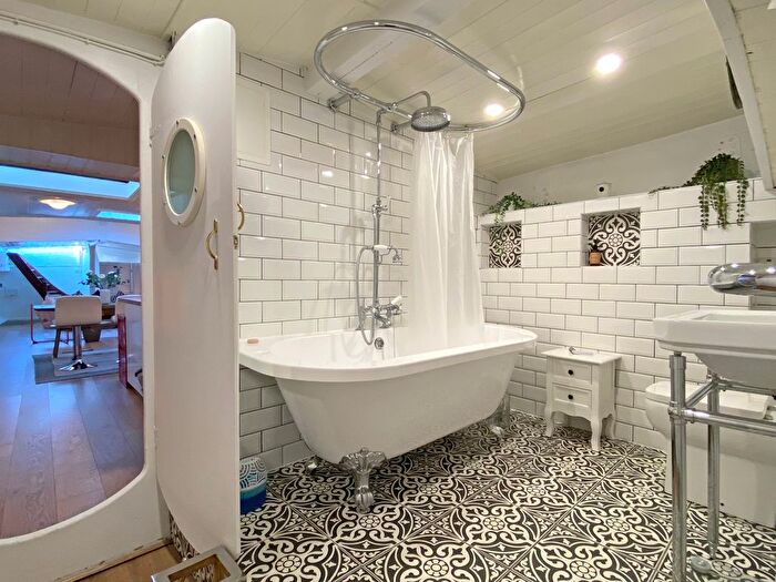 1 Bedroom Houseboat For Sale In Rope Street, London, SE16
