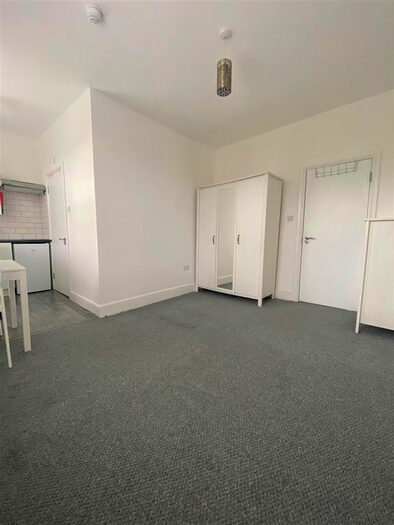 Studio To Rent In Lancaster Road, Finsbury Park, N4