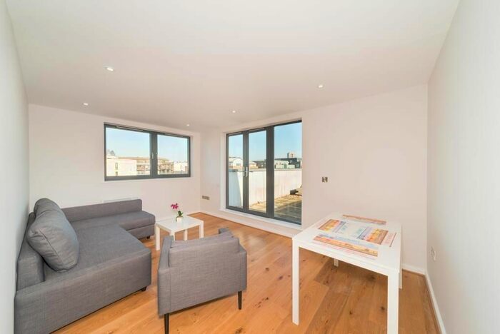 3 Bedroom Flat To Rent In Flat 47 Amisha Court, 161 Grange Road, London SE1