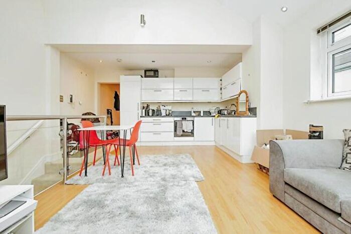 2 Bedroom Apartment To Rent In Cathedral Road, Cardiff, CF11