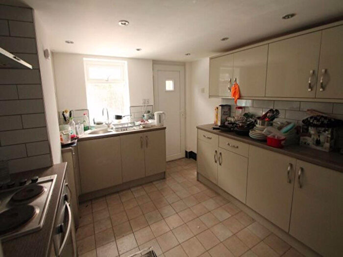 4 Bedroom House To Rent In Claremont Grove, Leeds, LS3