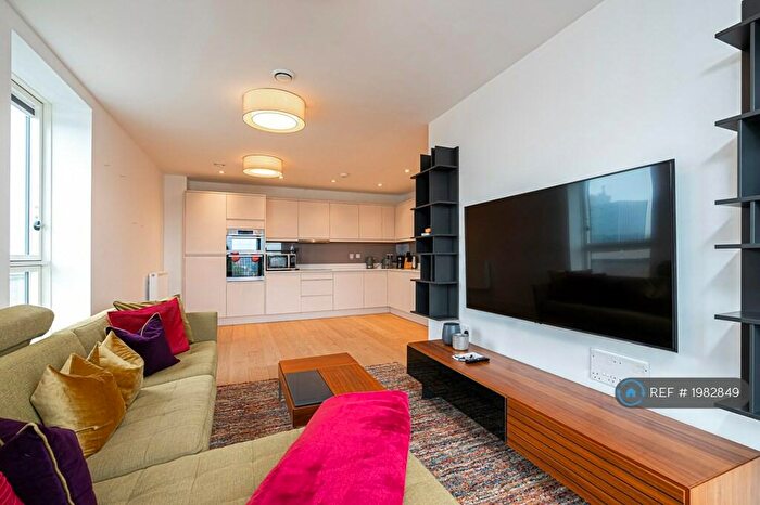 3 Bedroom Flat To Rent In Bonsai Point, London, NW9